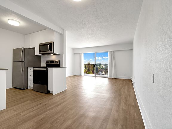 3rd image of 1007 Esquimalt Rd #310