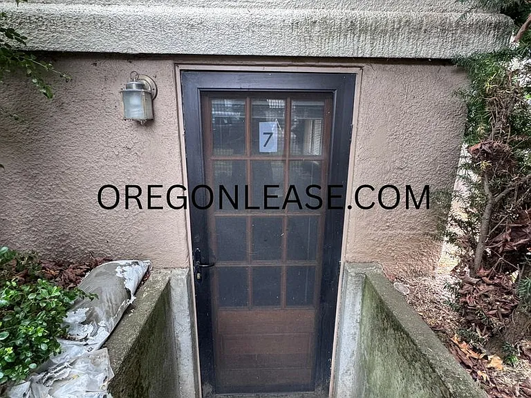 1223 Ferry St #7 — Photo 2