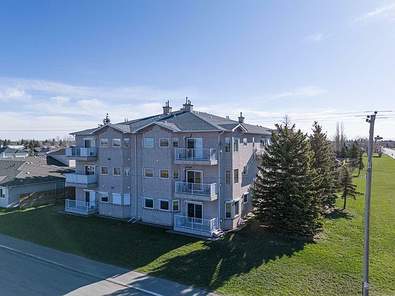 3rd image of 203-6 Skyline Cres W #203