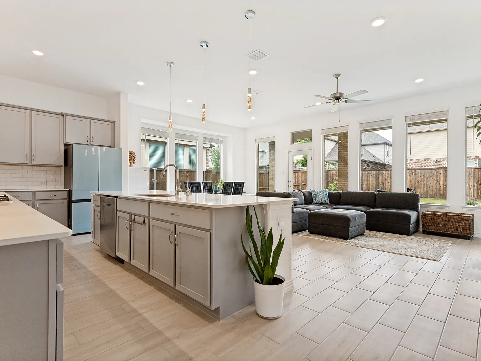 4 bed, 2175 sqft, $2,700 — Photo 3