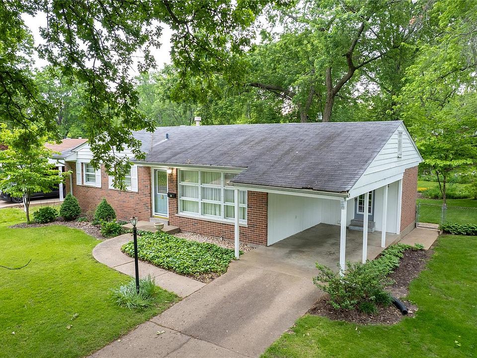 1st image of 20 Saint Edward Ln