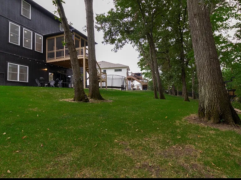 1246 Rich Blvd — Photo 35