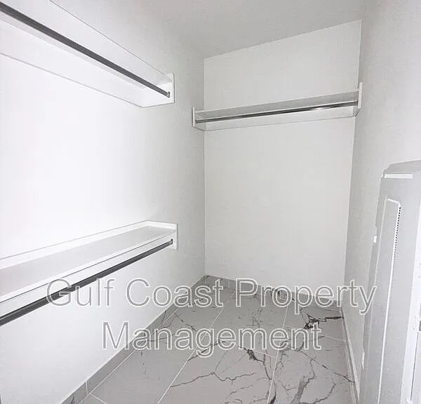 2216 NE 10th Pl — Photo 35