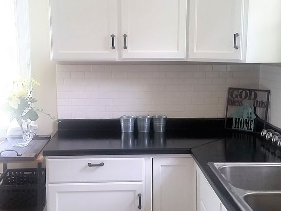 3rd image of 324 W Pine St
