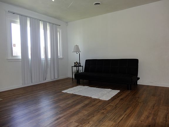 5th image of 2704 Watts Ave