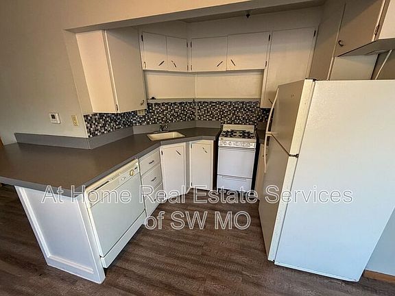 4th image of 1826 S Sieger Dr