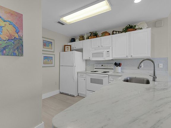 4th image of 2746 Scenic Gulf Dr Unit 108