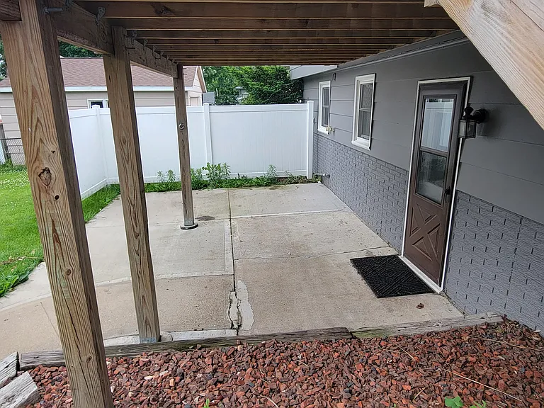 602 SE 7th St #B — Photo 8