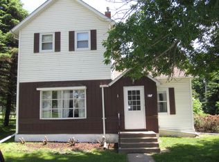 107 Maple St, Van Horne, IA 52346
