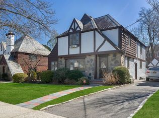 78 Gaynor Ave, Manhasset, NY 11030