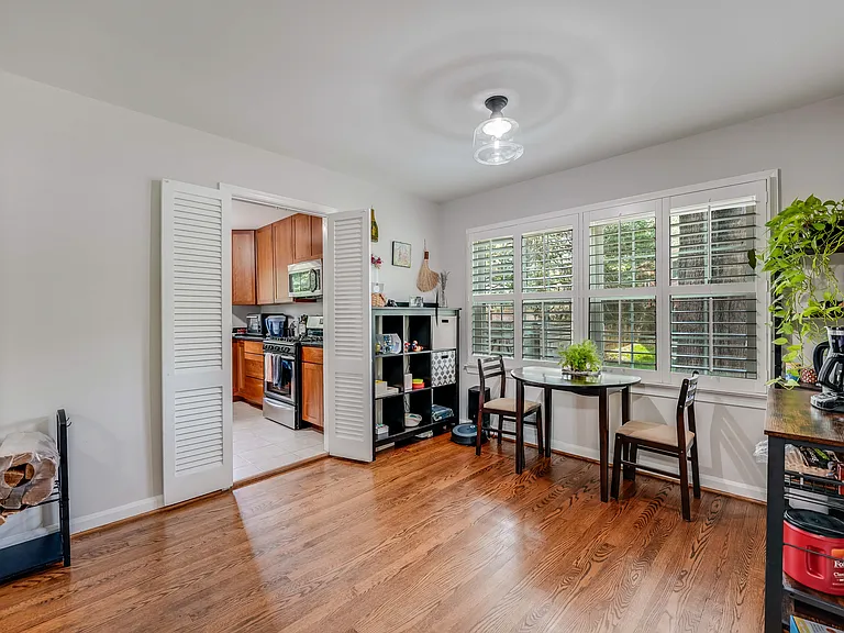 1911 Paul Spring Pkwy — Photo 18