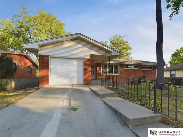 7134 Dudley St, Lincoln, NE 68505