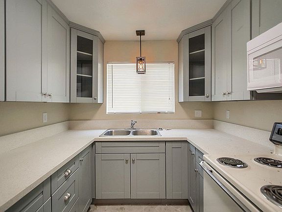 3rd image of 5415 Imperial Ave