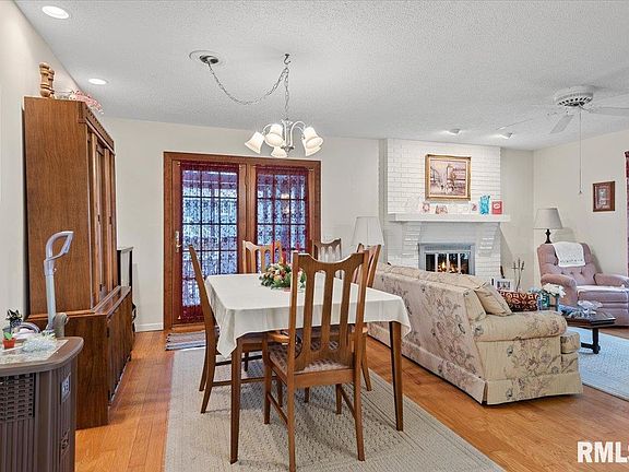 3rd image of 17 Hollybrook Dr