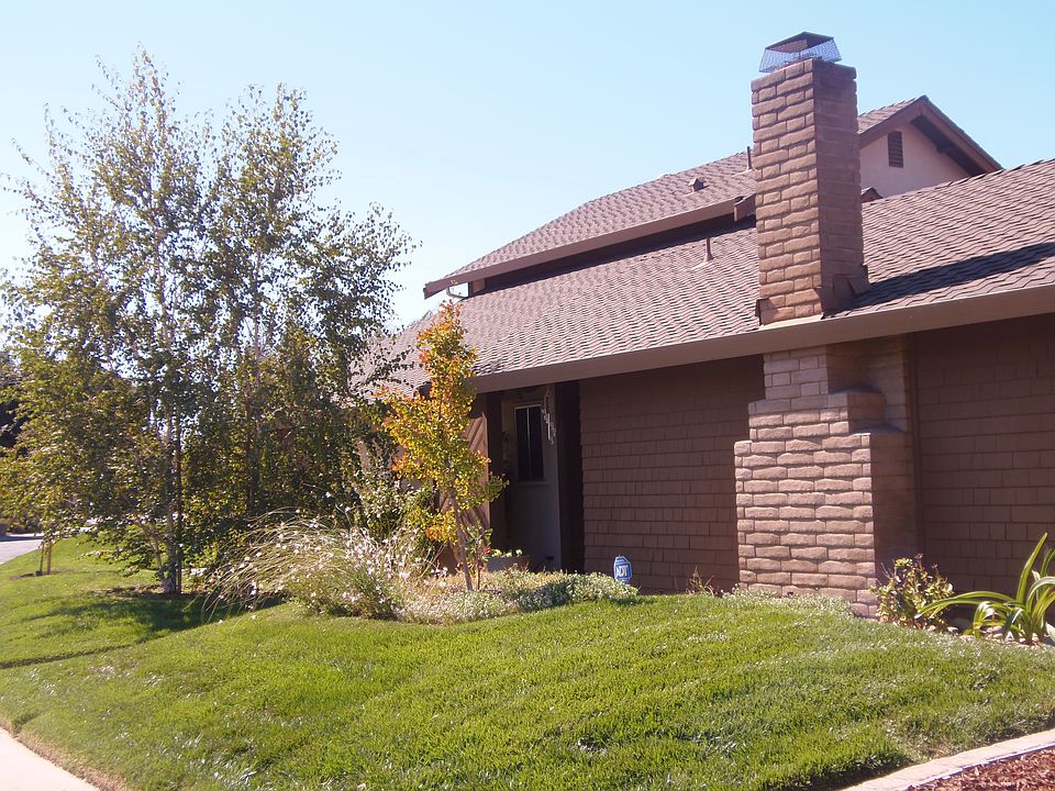 Beautiful 2 Story 1940 sq ft