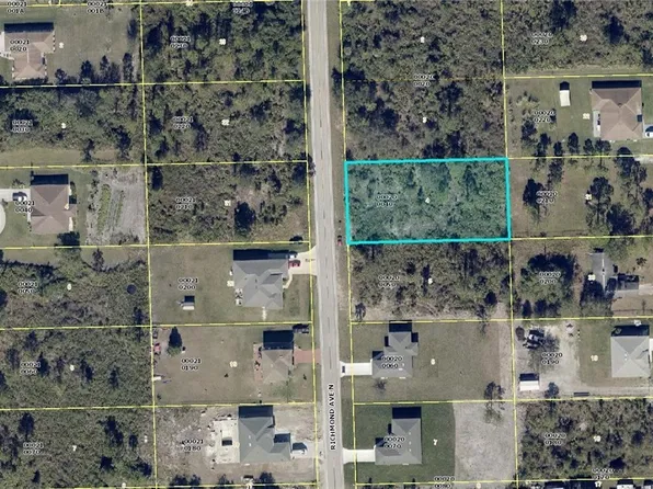 916 Richmond Ave N, Lehigh Acres, FL 33972