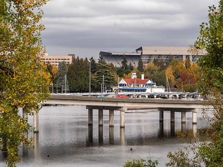 Four Seasons - 1 Bedroom Units available with amazing views by the water. Parking spots available! — Photo 7