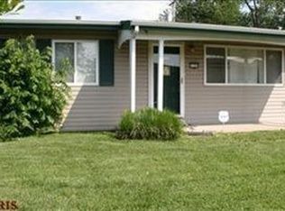 1129 Country Club Rd, Saint Charles, MO 63303