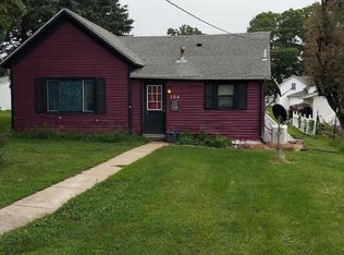 304 S 3rd Ave, New Windsor, IL 61465