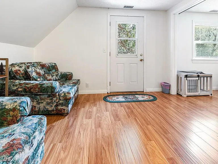 2726 View Dr #MAIN HOUSE — Photo 2