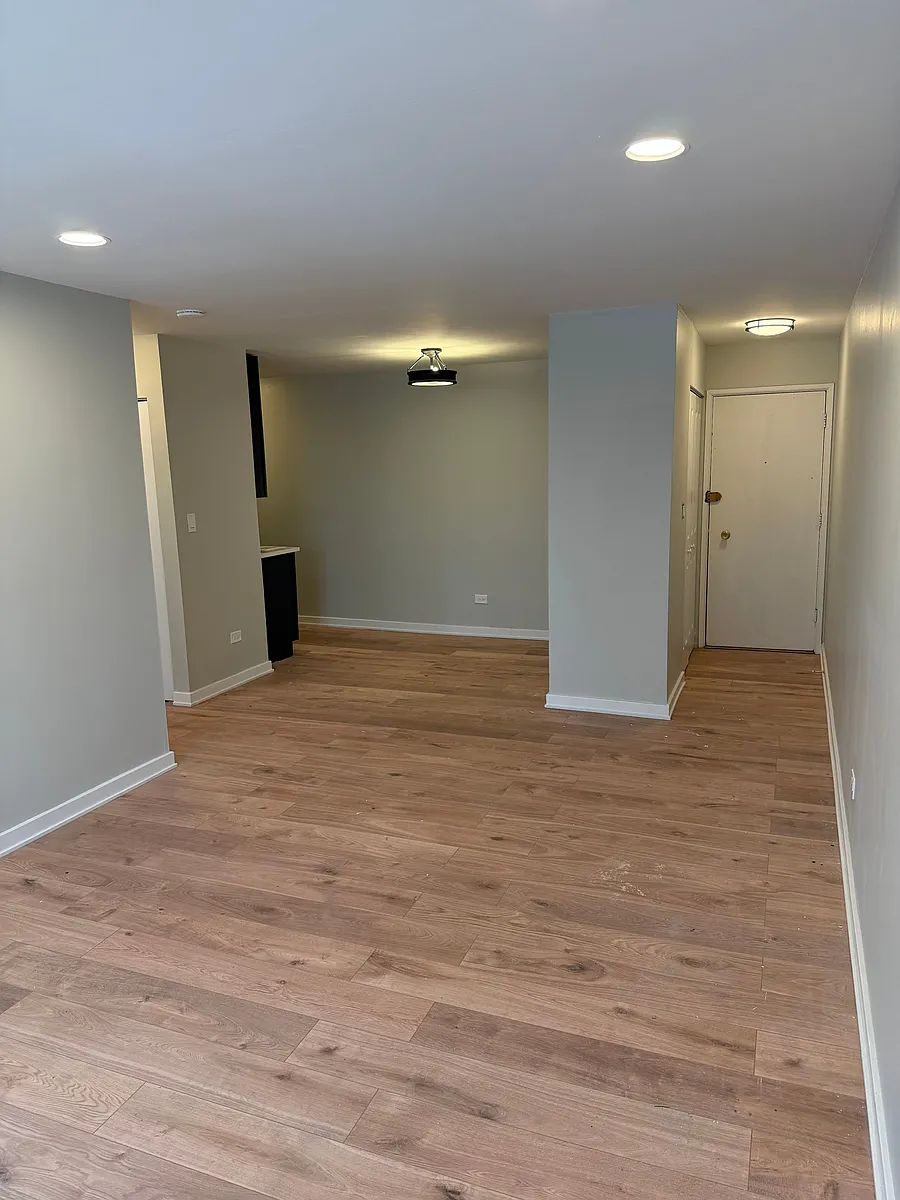 Building Photo - 1021 W Ardmore Ave #1B