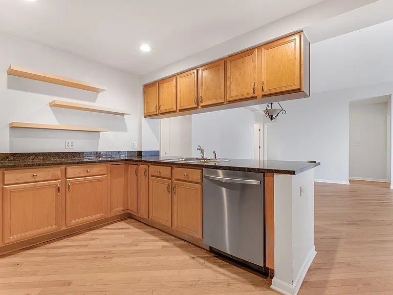 2307 W Wolfram St #312 — Photo 10