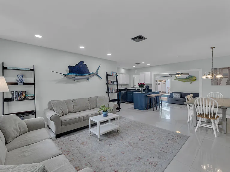 348 SE 18th Ave — Photo 7