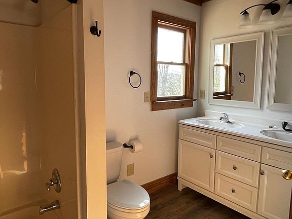 Master bath with tub/shower and 2 sink vanity, 2nd floor