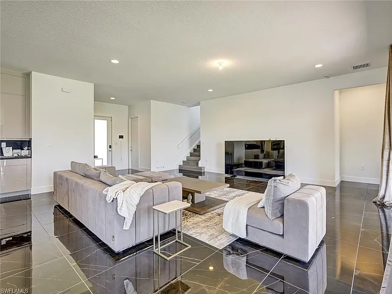 5126 Penella Ave — Photo 5