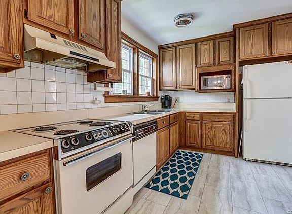 4th image of 8520 Hanford Dr