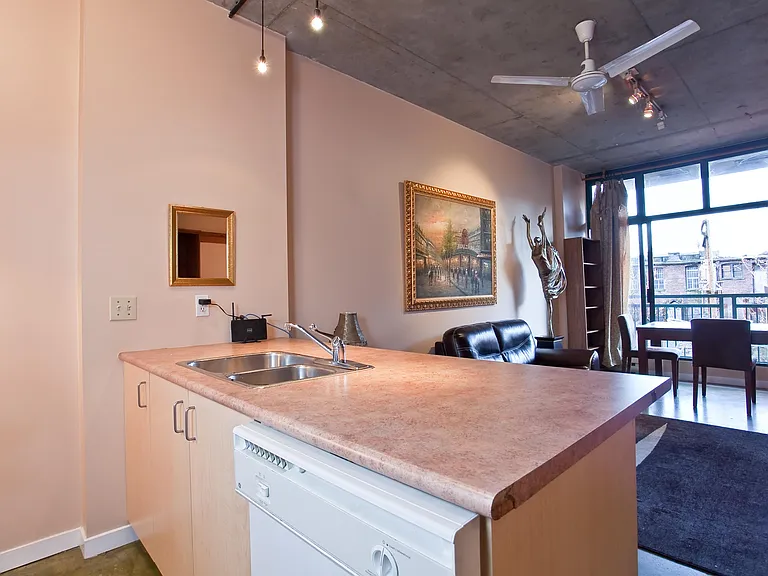 22 Cordova St E #313 — Photo 6