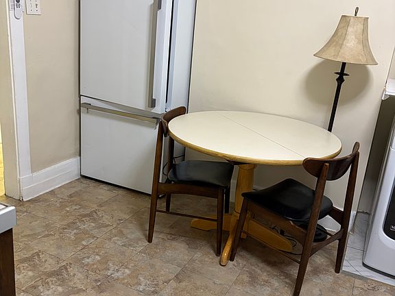 2nd image of 826 Farragut St #2