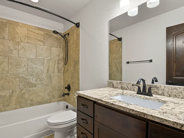 5440 Broadmoor Bluffs Dr — Photo 28