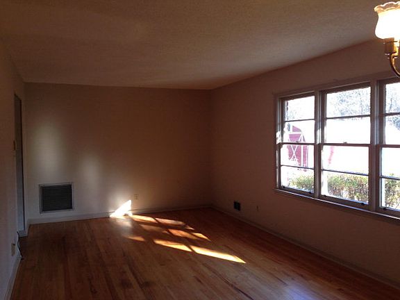 2nd image of 4107 Meadowbrook Dr