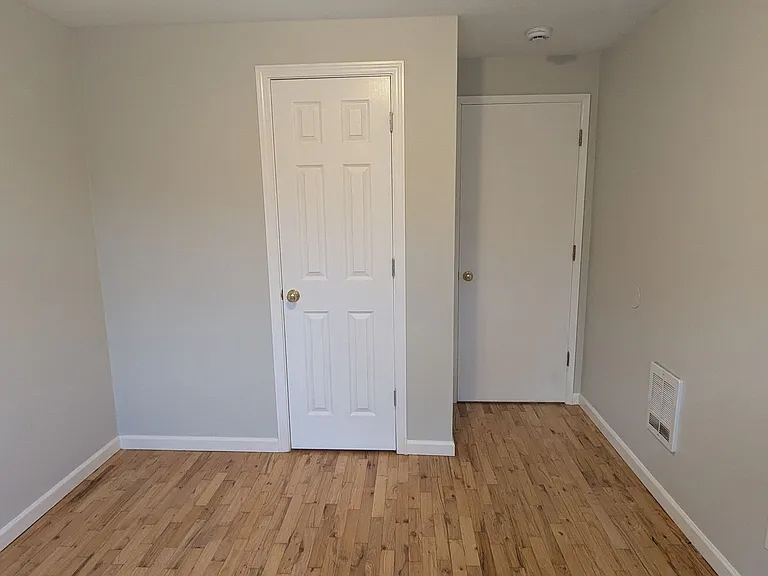 208 SE 98th Ave — Photo 11