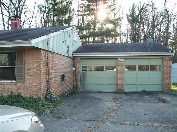 2nd image of 755 N Hill Ln