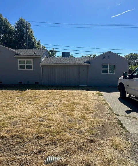 2400 Carlsbad Ave — Photo 2