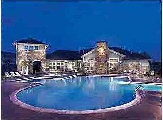 Huge pool with hot tub, lounge space and pergola