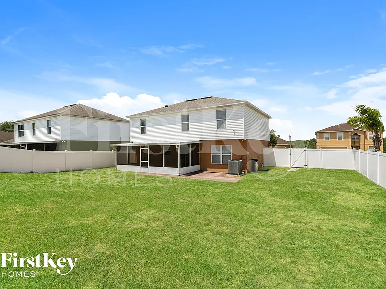 215 Lobelia Dr — Photo 15
