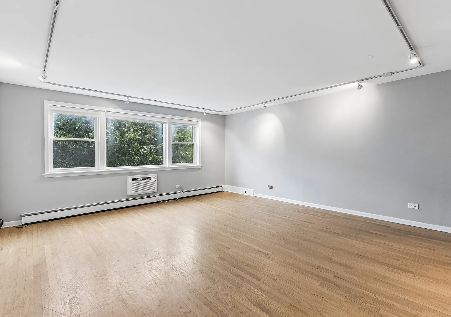 3 bed, 1200 sqft, $2,500 — Photo 4