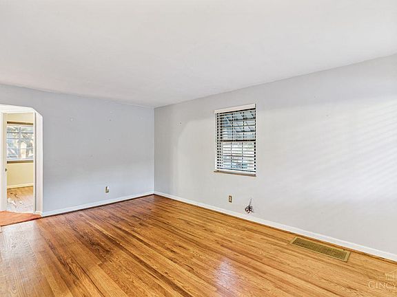 3rd image of 670 Pedretti Ave