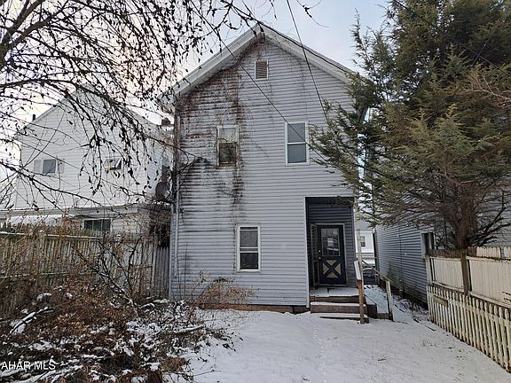 2nd image of 805 2nd Ave