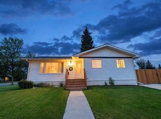 8502 E 99th St, Grande Prairie, AB T8V 2G1