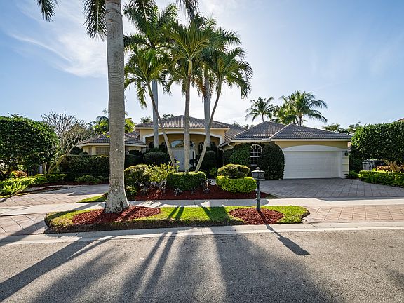 2nd image of 2565 Montclaire Cir