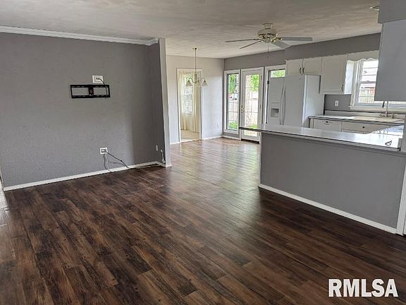 5th image of 753 N Promenade St