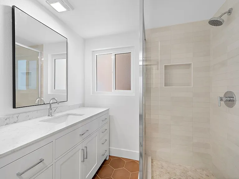 402 Corto Ln — Photo 12