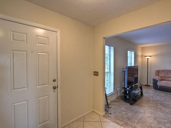5th image of 2504 Julie St