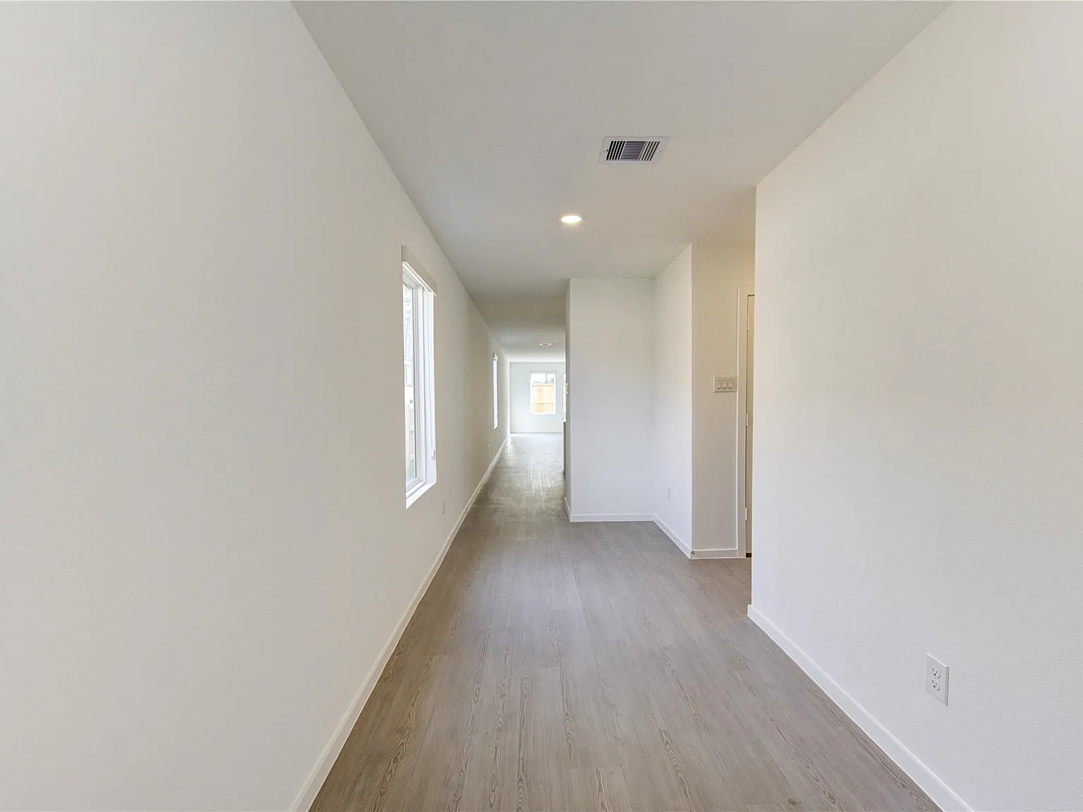 4 bed, 2.0 bath, 1558 sqft, $1,850 — Photo 3