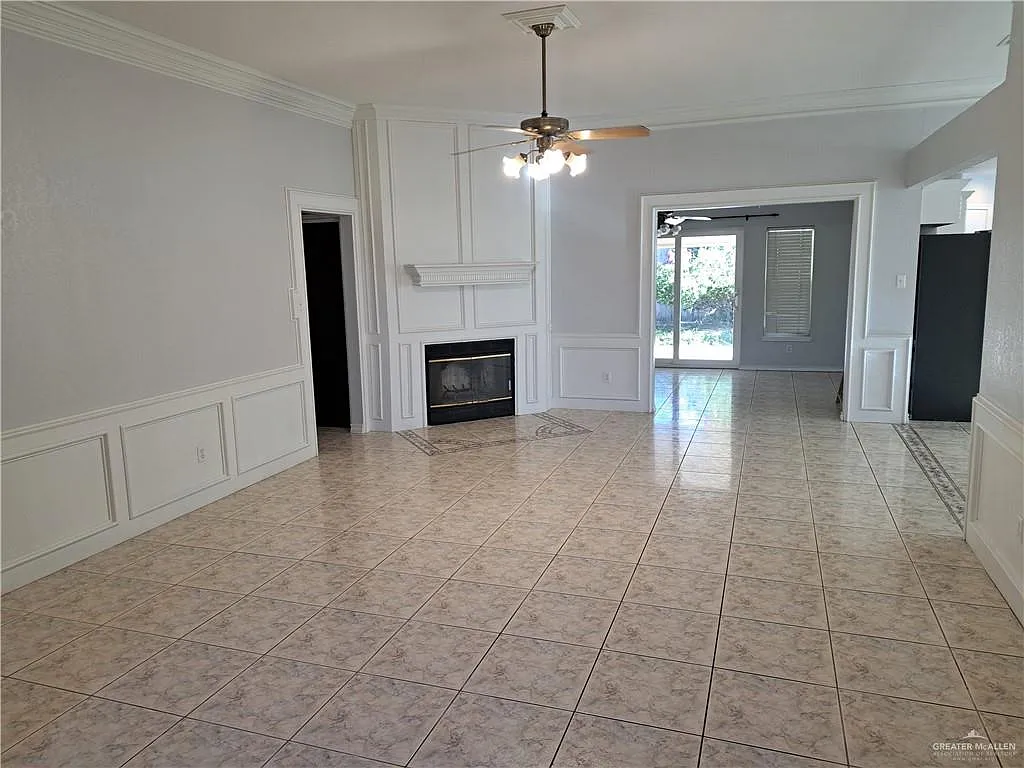 3 bed, 2.0 bath, 1842 sqft, $1,850 — Photo 3