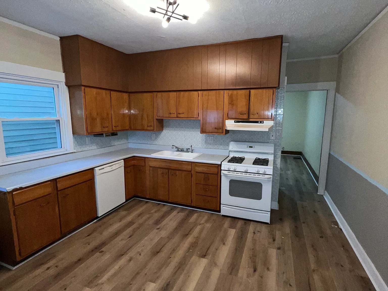 144 Notre Dame Ave — Photo 4